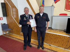 Руководство полиции Евпатории и кадеты поздравили ветеранов органов внутренних