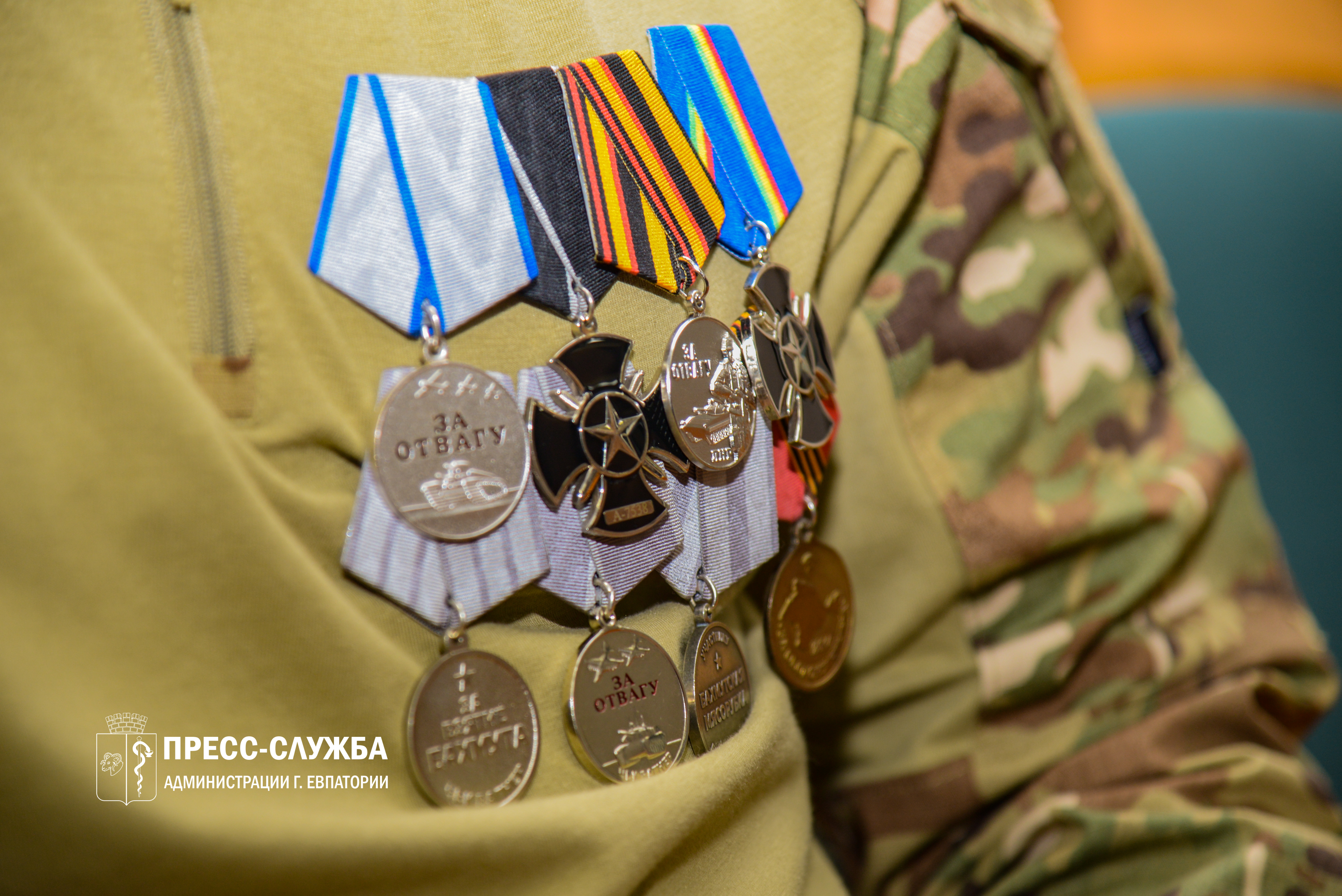 В Евпатории участникам СВО вручили медали к 80-летию освобождения Крыма от фашистских захватчиков