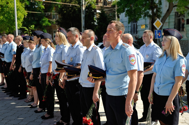 В Евпатории в честь 307-летия образования российской полиции полицейские провели ряд памятных и патриотических мероприятий