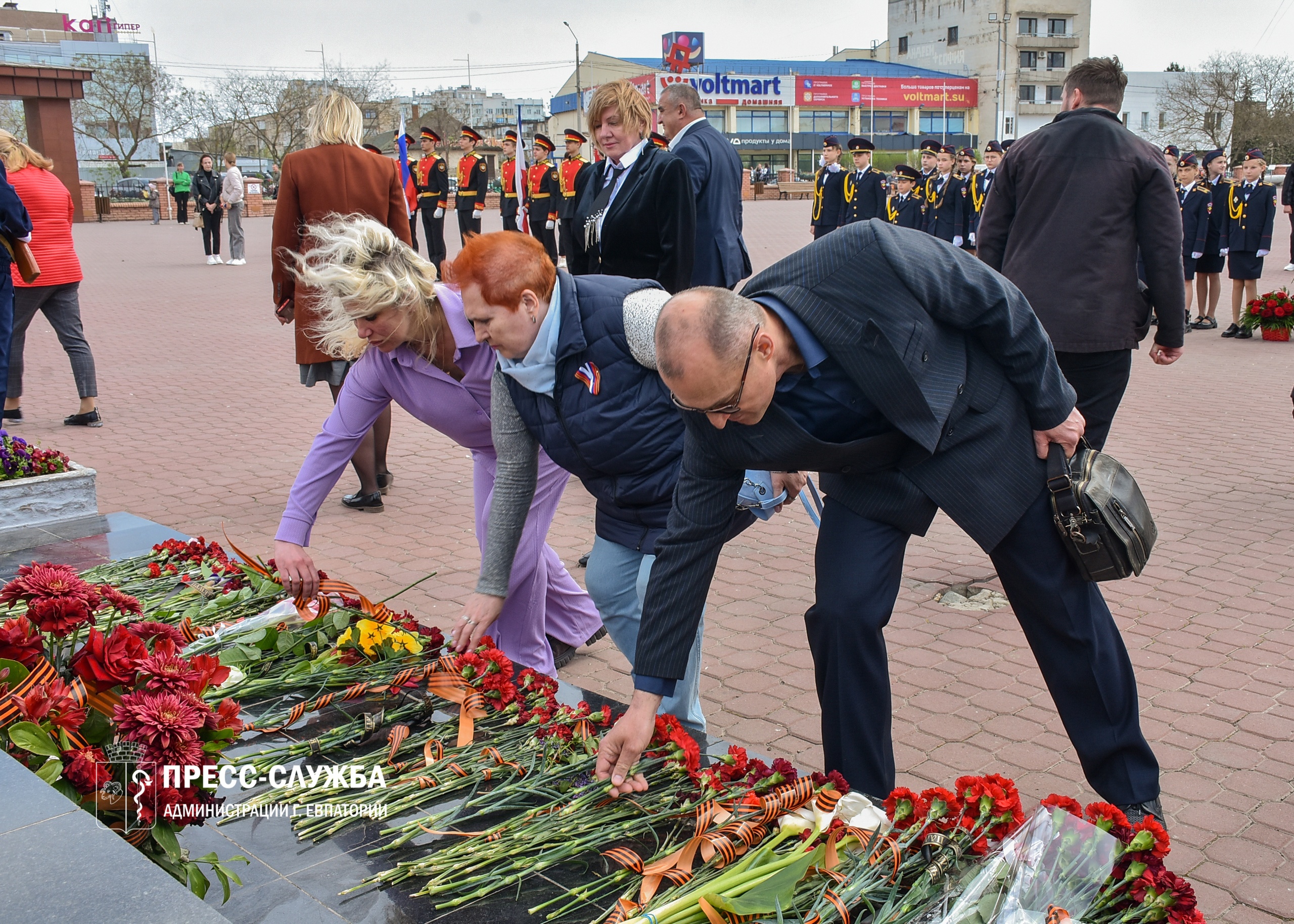 На «Красной горке» школьники вступили в Почетный караул