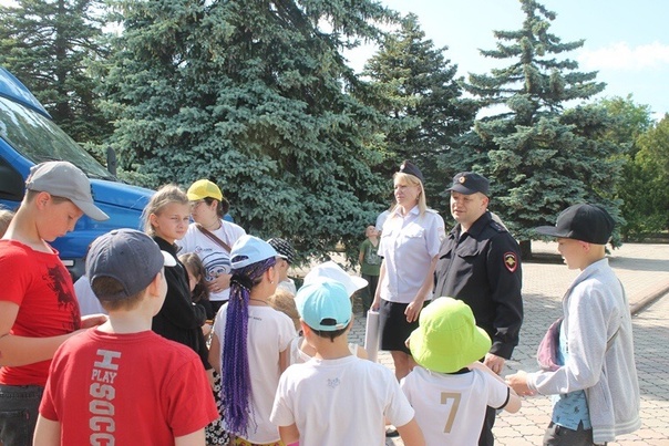 В международный день защиты детей сотрудники полиции поздравили ребят из лагеря «Gagarin»
