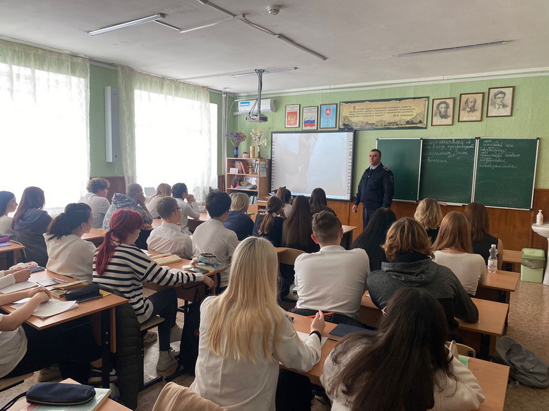 В Евпатории сотрудники полиции провели профилактические лекции школьникам о последствиях употребления наркотиков
