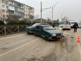 Сотрудники Госавтоинспекции Евпатории пересекли факт дачи взятки водителем, устроившим дорожно-транспортное происшествие