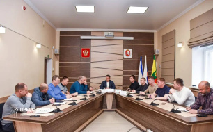 В Евпатории прошло еженедельное совещание с руководителями ресурсоснабжающих, коммунальных предприятий и управляющих компаний