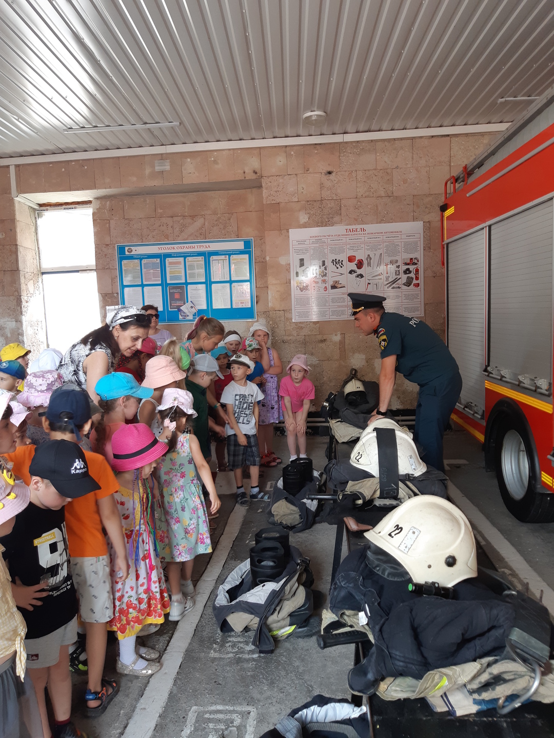 Экскурсии в пожарные части – один из способов обучения детей правилам пожарной безопасности