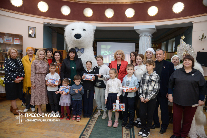 В Евпатории провели новогодний утренник для детей участников СВО