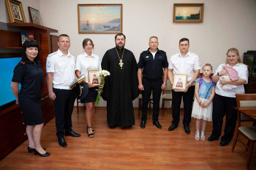 В честь Дня семьи, любви и верности в ОМВД России по г. Евпатории чествовали полицейские семьи