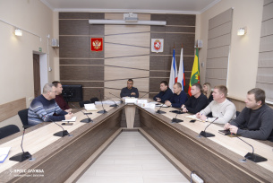 В Евпатории прошло еженедельное совещание с руководителями ресурсоснабжающих и коммунальных предприятий