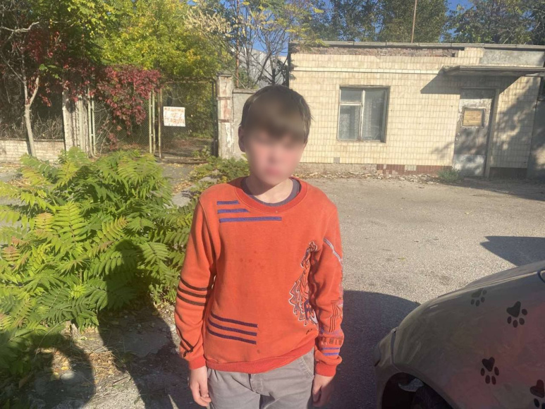 В Евпатории полицейские совместно с общественниками нашли и передали матери ушедшего из дома десятилетнего сына