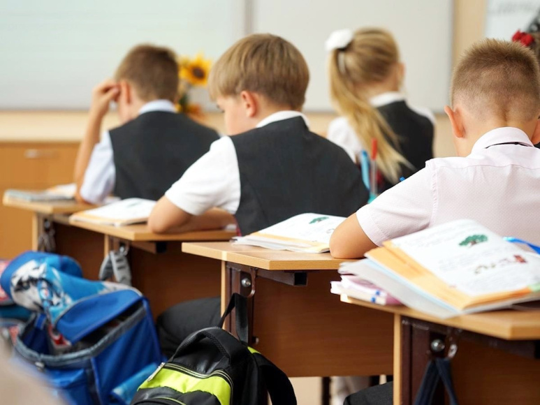 В Евпатории компенсацию за школьную форму получили более 150 детей из многодетных семей