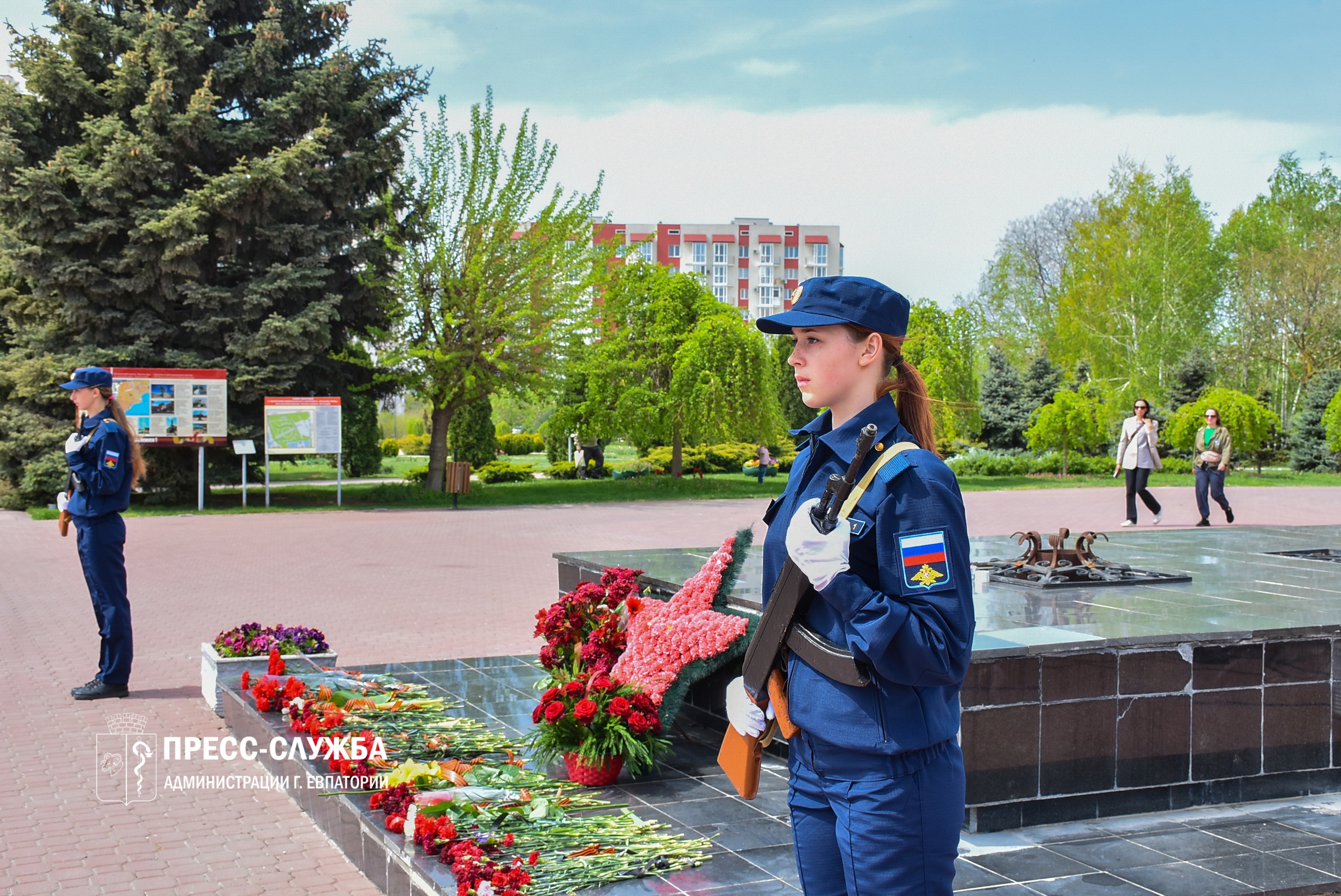 На «Красной горке» школьники вступили в Почетный караул