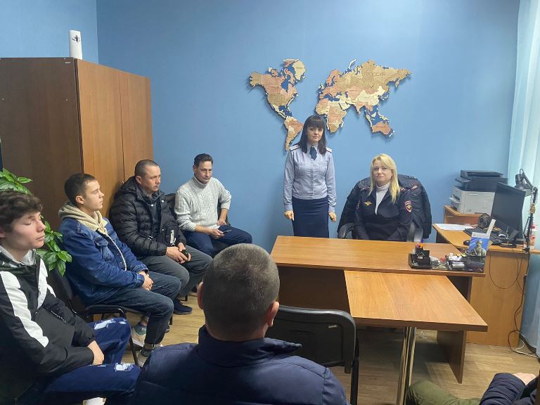 Сотрудники Госавтоинспекции г. Евпатории провели беседу с осужденными за нетрезвую езду