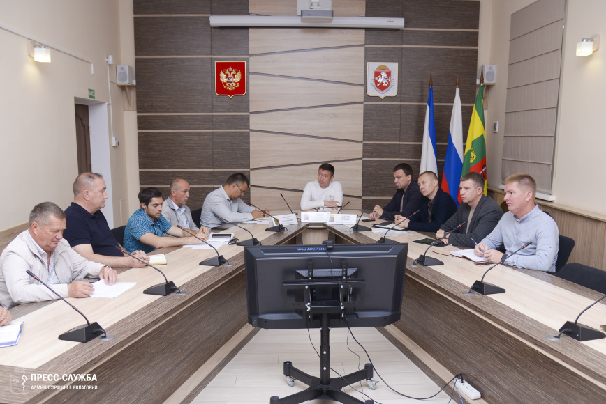 В Евпатории прошло совещание с руководителями ресурсоснабжающих и коммунальных предприятий
