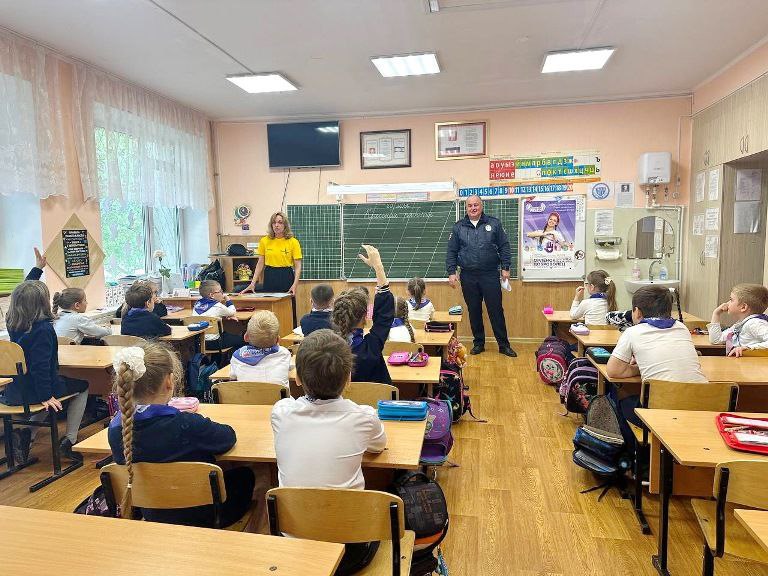 «Правила жизни!» повторили первоклашки евпаторийской школы