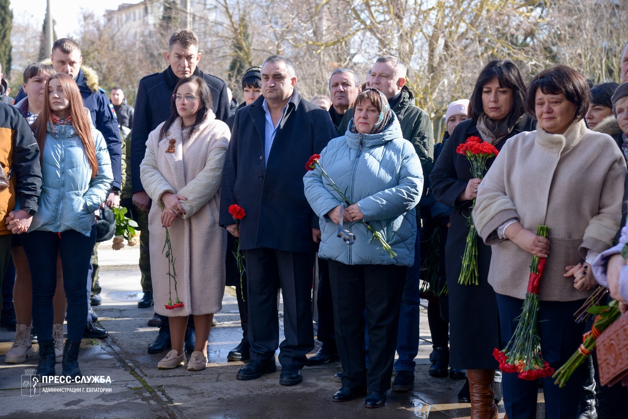 В Евпатории увековечили память погибших героев СВО 