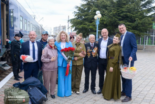 В Евпатории встретили ветерана, принимавшего участие в Параде Победы В Евпатории встретили ветерана, принимавшего участие в Параде Победы