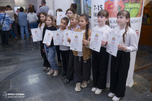 В Евпатории наградили финалистов Республиканского конкурса рисунков «Патриот» В Евпатории наградили финалистов Республиканского конкурса рисунков «Патриот»