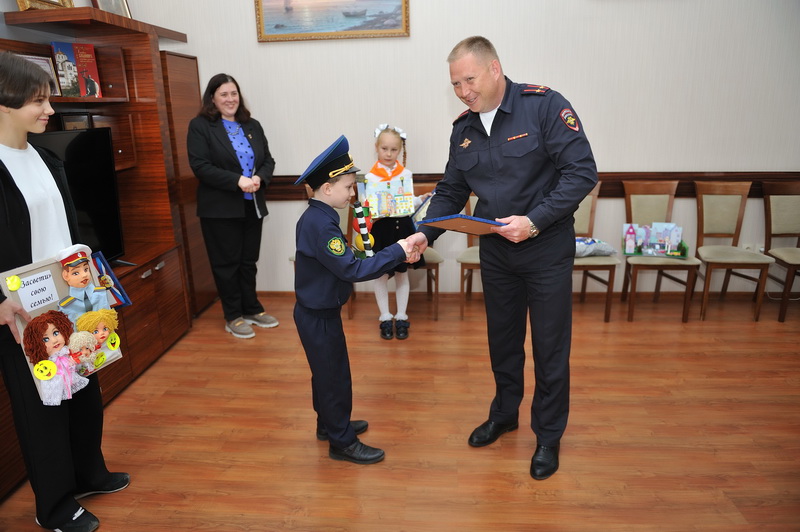 В Евпатории подвели итоги первого этапа творческого конкурса «Полицейский Дядя Степа»