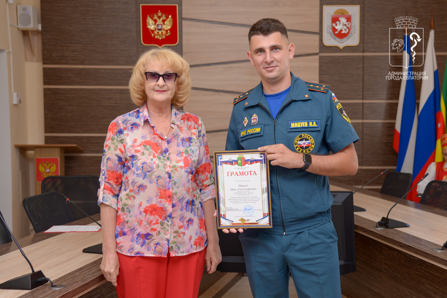Глава города Эммилия Леонова поздравила сотрудников Государственного пожарного надзора