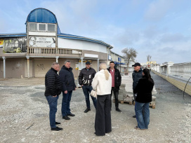 Глава администрации Александр Юрьев проинспектировал ход строительства и ремонта набережных Евпатории