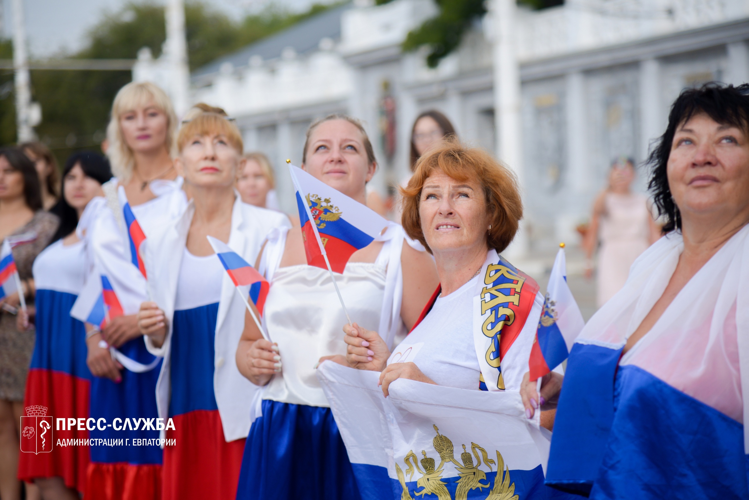 Евпатория отмечает День флага России 