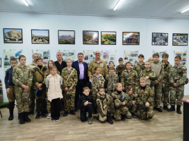 Воспитанники центра «Евпаторийский десант» в Музее современной военной истории Воспитанники центра «Евпаторийский десант» в Музее современной военной истории