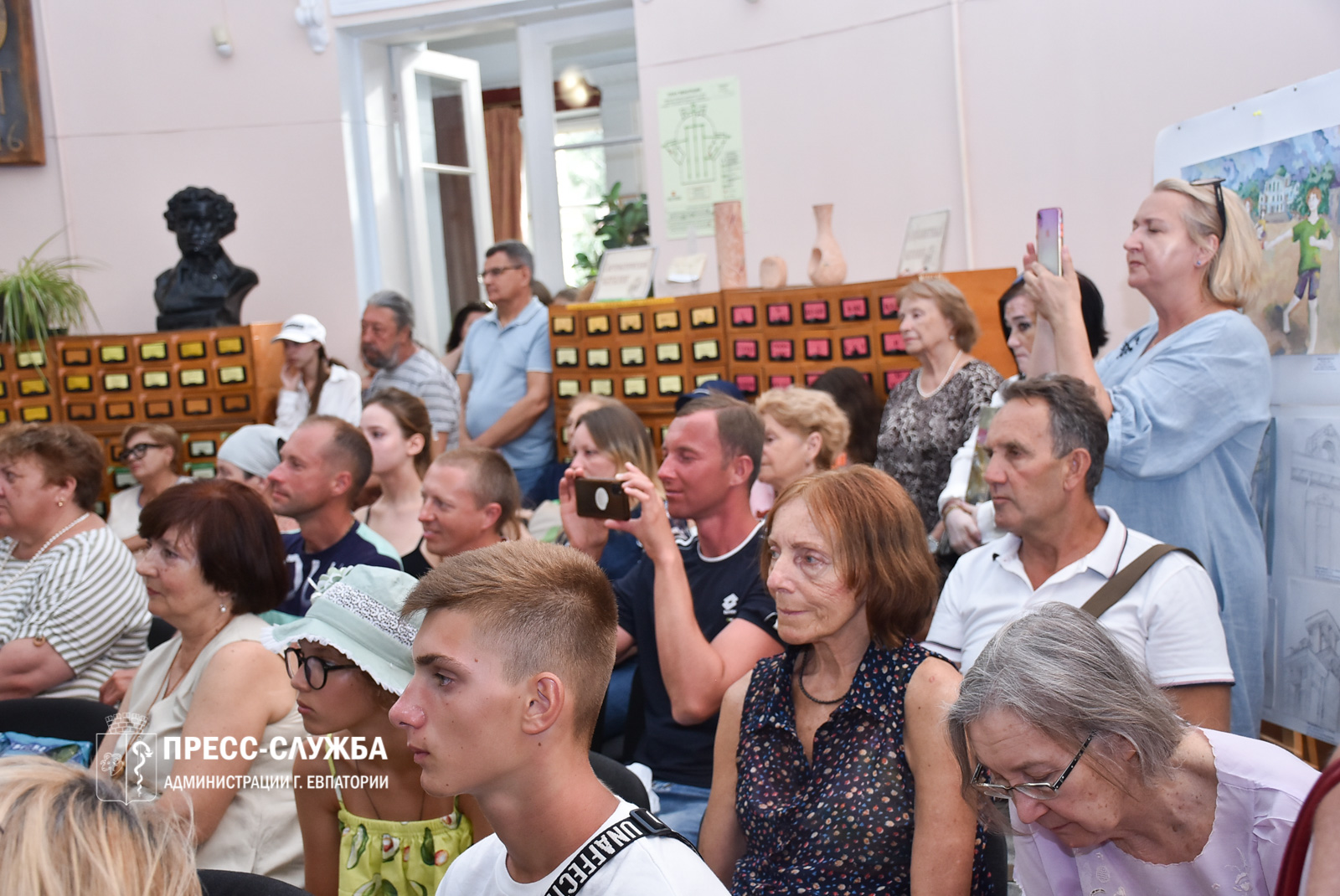 Пианистка, подарившая библиотеке Пушкина рояль, дала концерт в Евпатории
