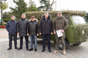 Александр Юрьев передал автомобиль «УАЗ» для участников специальной военной операции