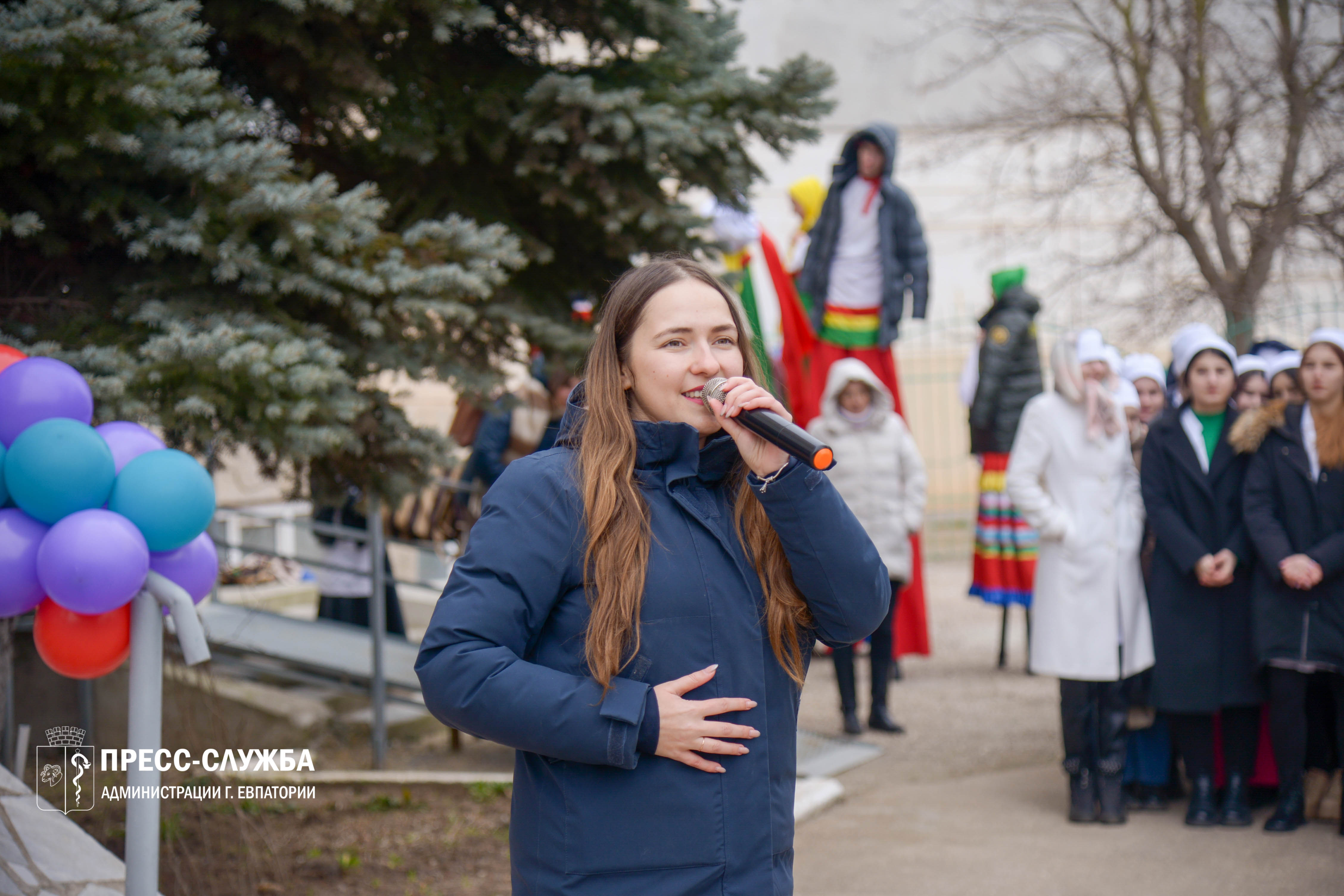 Эммилия Леонова поздравила евпаторийских студентов с праздником