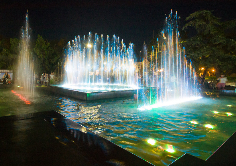 Главный фонтан Евпатории возобновил свою вечернюю программу 
