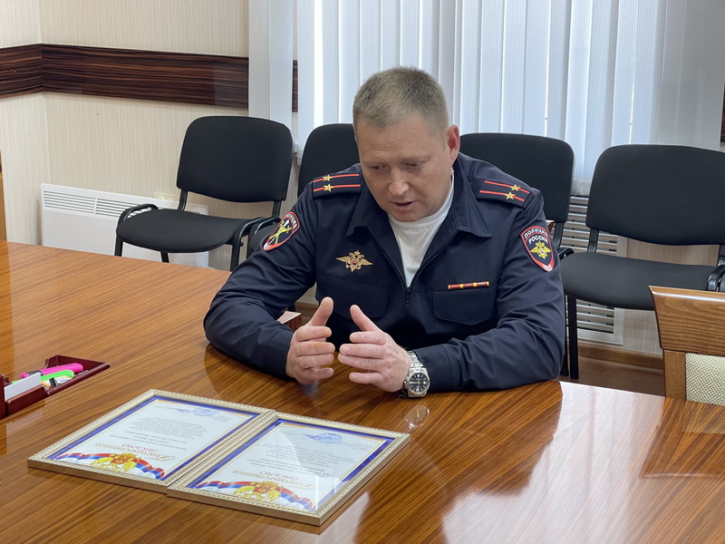 В Евпатории начальник отдела полиции поблагодарил общественников за помощь в обеспечении правопорядка в городе