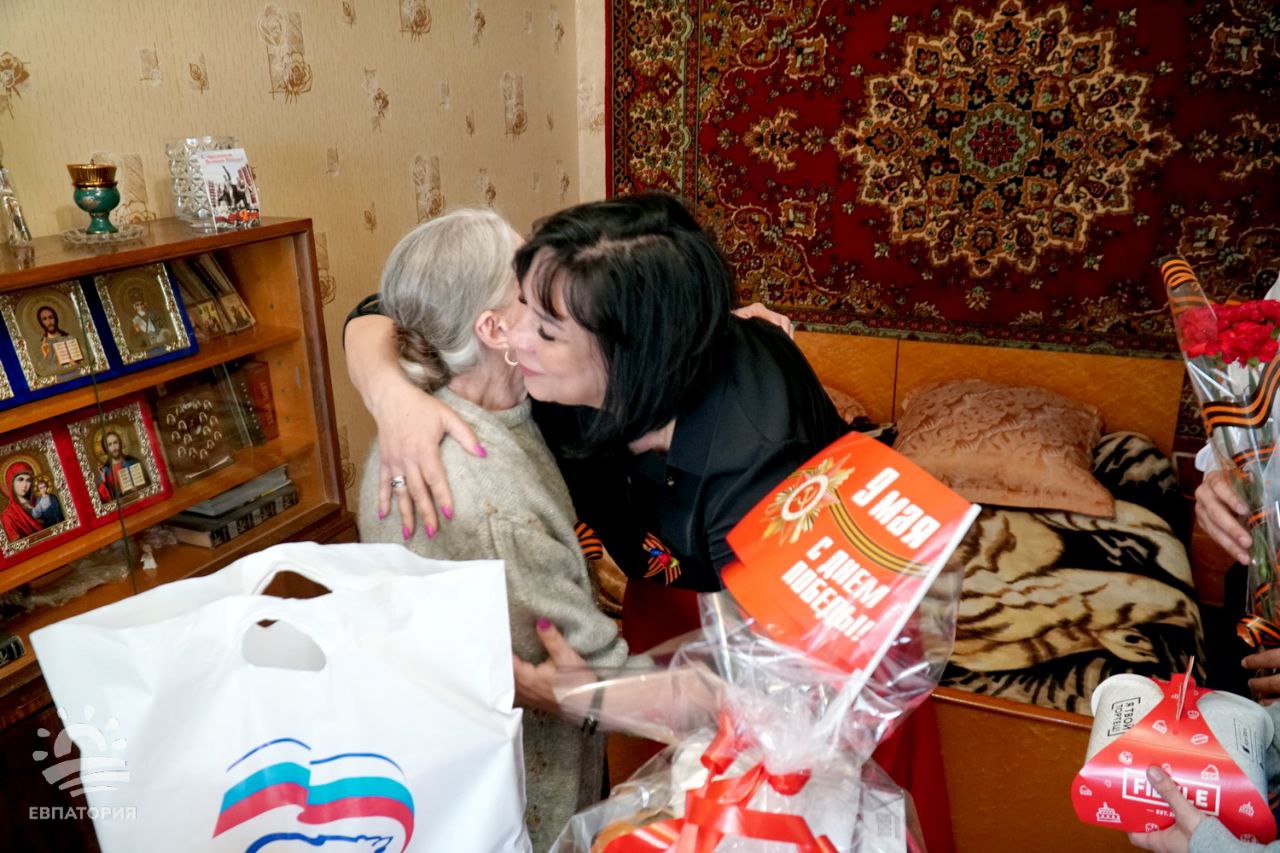 Елена Демидова поздравила ветеранов с наступающим Днем Победы  