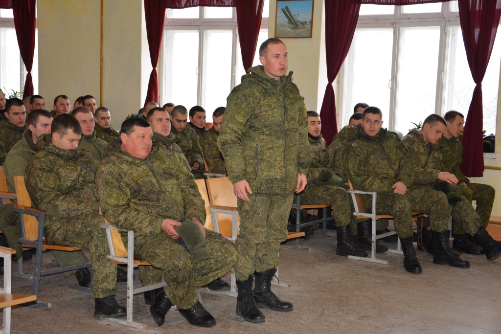 Глава города Евпатории встретилась со служащими инженерного полка