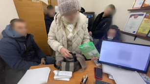 В Евпатории полицейские вернули пенсионерке около 3 млн рублей, похищенных помощницей мошенников