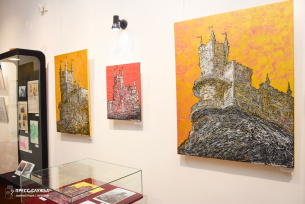 В Евпаторийском краеведческом музее открылась выставка Любавы Азимцевой «Ода Крыму»