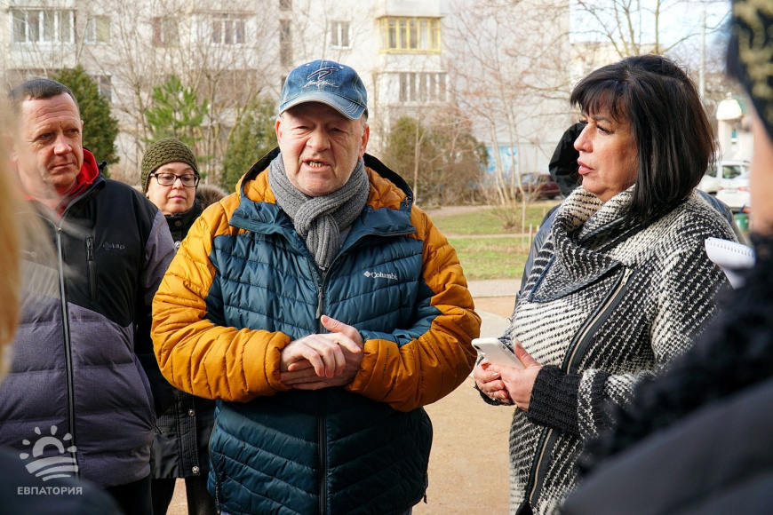 Глава администрации Евпатории провела выездные встречи с жителями 