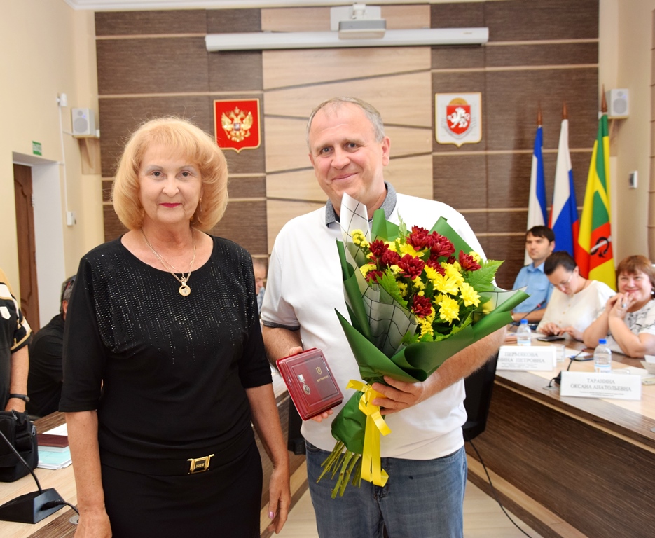 Эммилия Леонова провела заседание очередной сессии городского совета