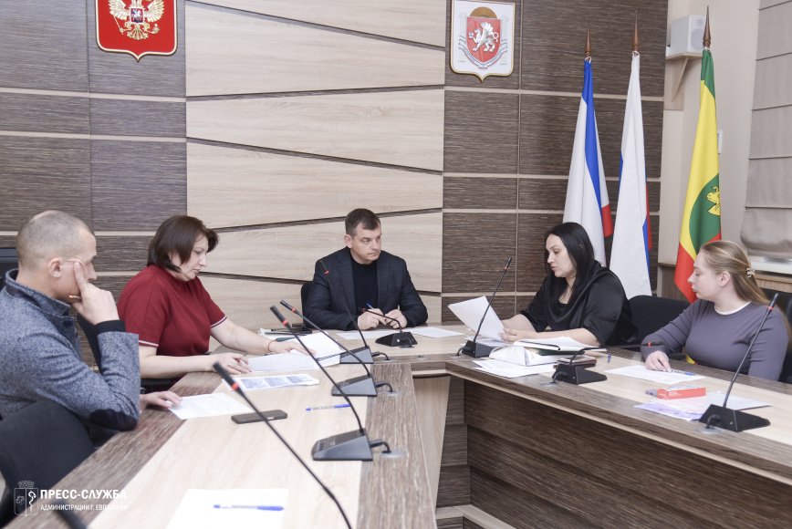 В Евпатории борются с самовольными постройками