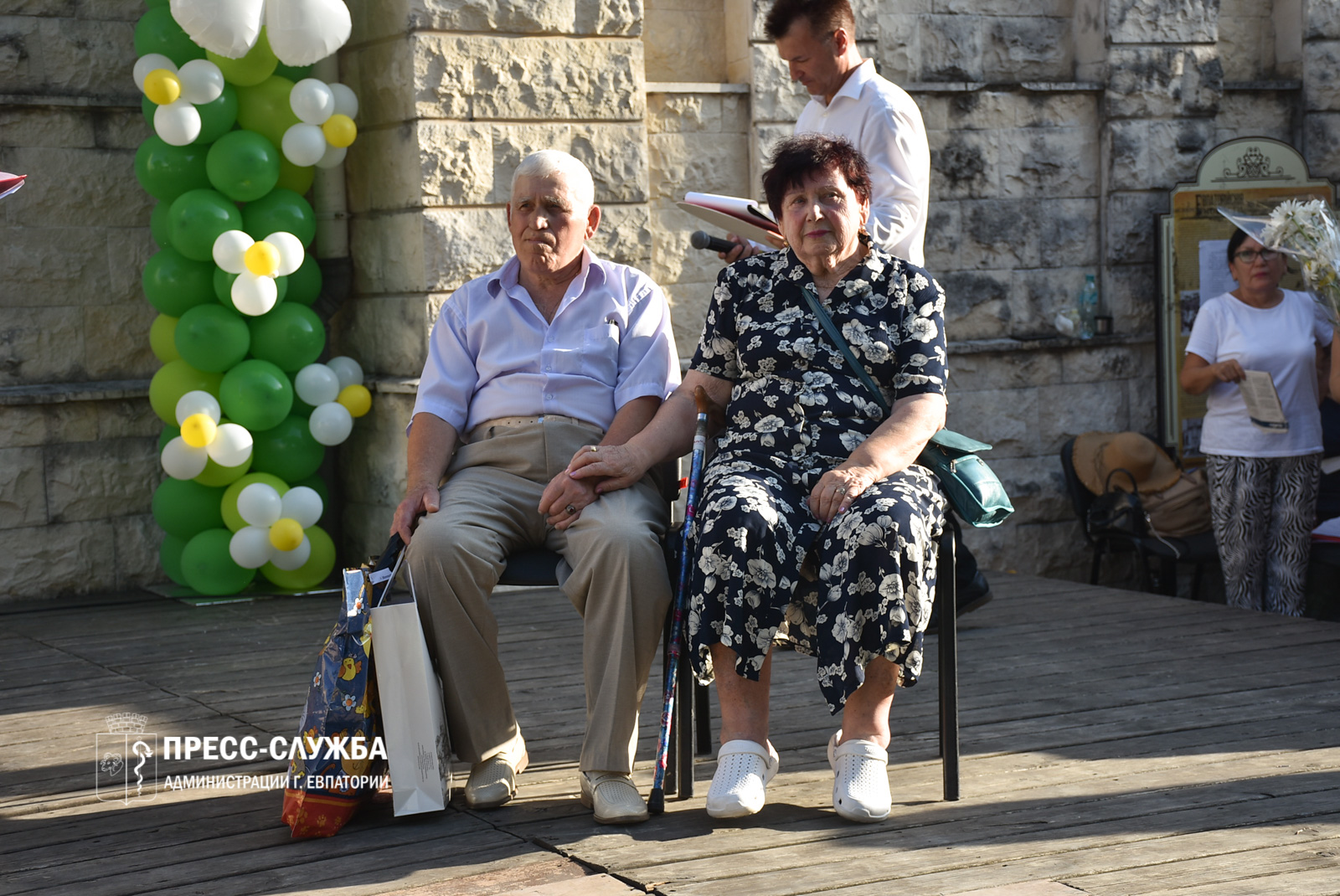 В канун Дня семьи, любви и верности в Евпатории чествовали семейные пары 