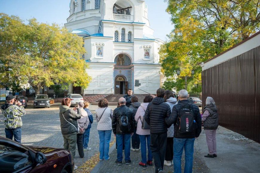 В Евпатории провели первую экскурсию для незрячих и слабовидящих людей