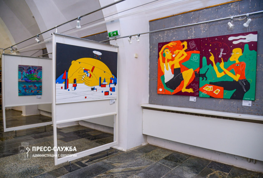 В галерее актуального искусства «Ха-Ра-Шо» открылась выставка участников арт-резиденции «Берег» под названием «Траектория случайностей»