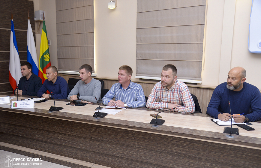 В Евпатории прошло еженедельное совещание с руководителями ресурсоснабжающих и коммунальных предприятий