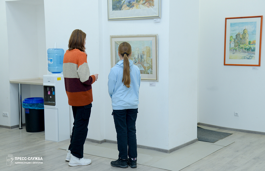 В Евпатории открылась выставка художников-преподавателей «Творчество учителя»