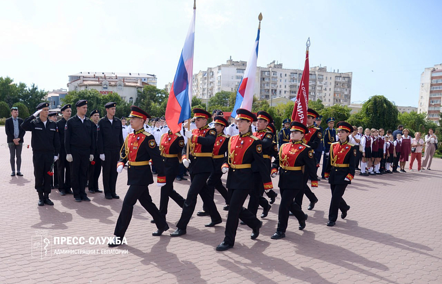 Евпаторийские школьники заступили на «Вахту памяти»