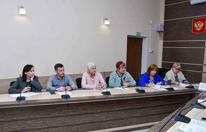 В администрации города обсудили вопросы трудоустройства граждан  с инвалидностью и подростков