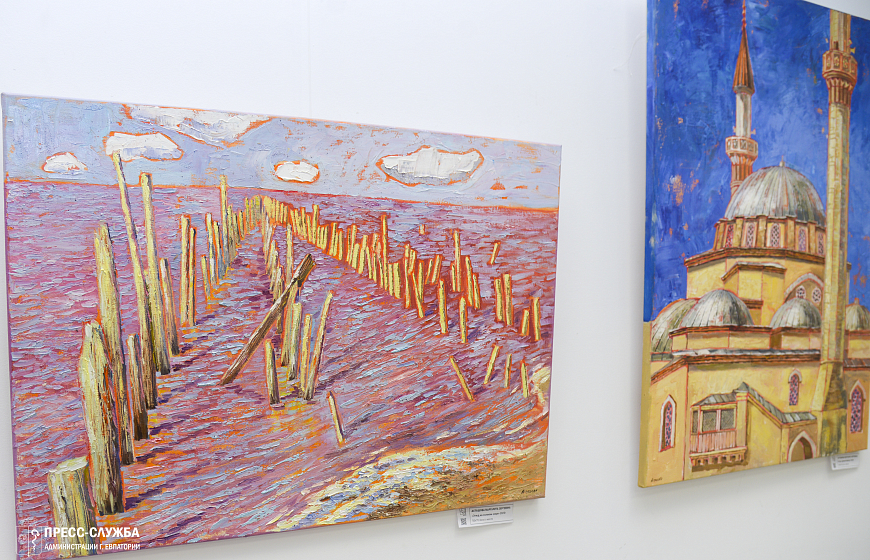 В Евпатории открылась выставка картин о природе Крыма