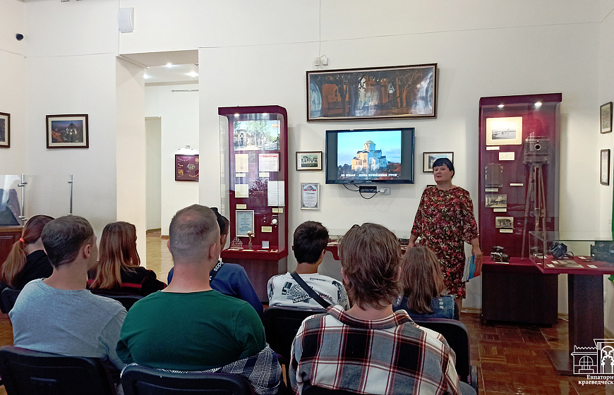 В Евпаторийском краеведческом музее провели урок истории ко Дню крещения Руси