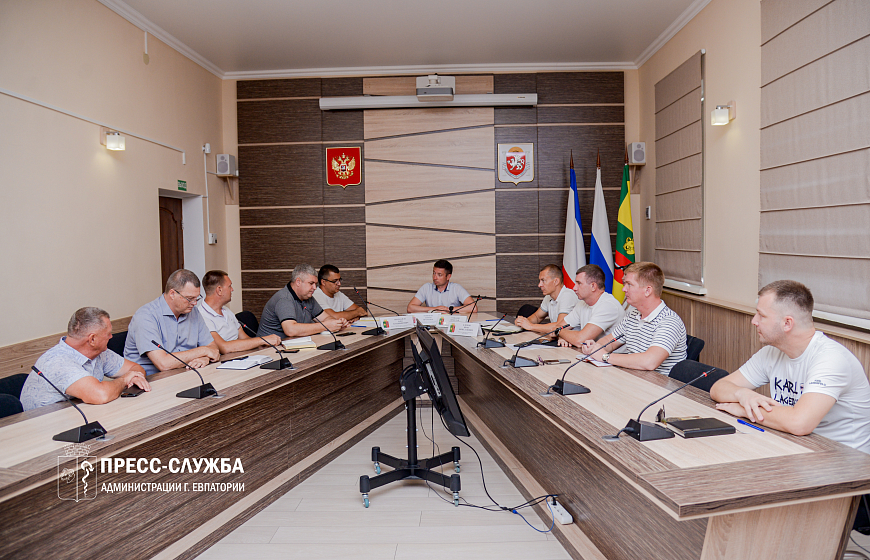 В Евпатории прошло еженедельное совещание с руководителями ресурсоснабжающих и коммунальных предприятий города