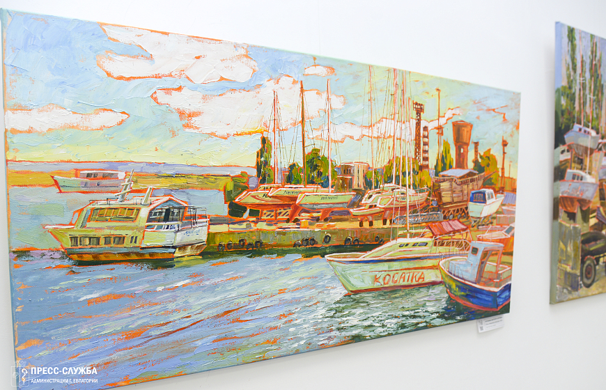 В Евпатории открылась выставка картин о природе Крыма