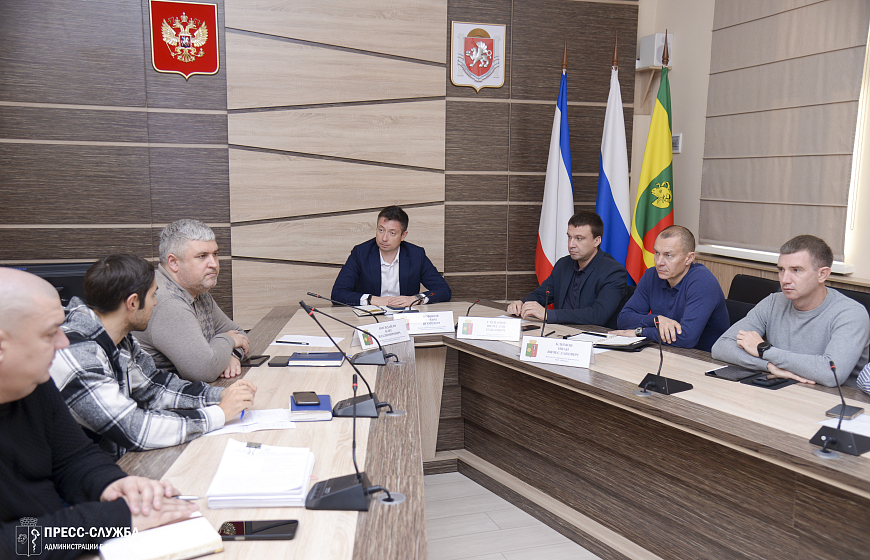В Евпатории прошло еженедельное совещание с руководителями ресурсоснабжающих и коммунальных предприятий